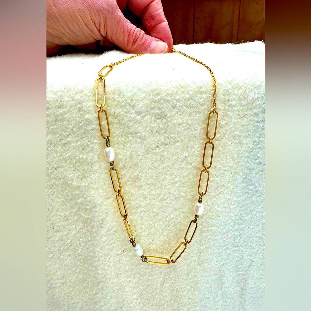 Goldtone and Simulated Pearl Necklace with Lobster Clasp